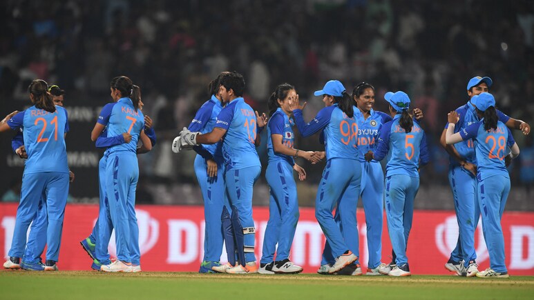 IND W vs PAK W T20 World Cup: पाकिस्तान के खिलाफ मुहामुकाबले में स्मृति मंधाना की जगह किसे मिलेगी भारतीय प्लेइंग XI में जगह, जानें संभावित इलेवन
