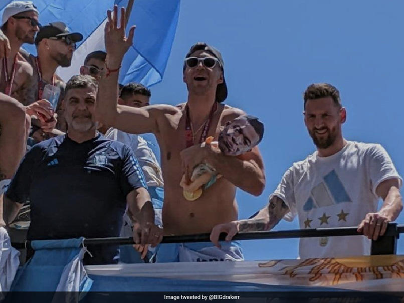 Argentina Goalkeeper Emiliano Martinez Mocks Kylian Mbappe During FIFA World Cup Victory Parade. Twitter Reacts