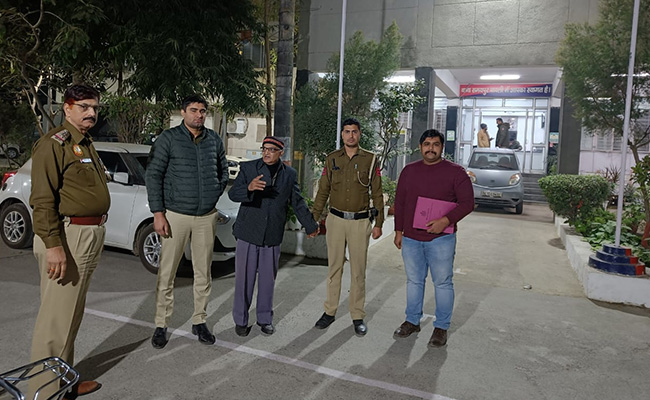 दिल्ली : HC का जज बनकर थाने पहुंचा शख्स, SHO से मामला निपटाने के मांगे 5 लाख रुपए, पुलिस ने किया अरेस्ट