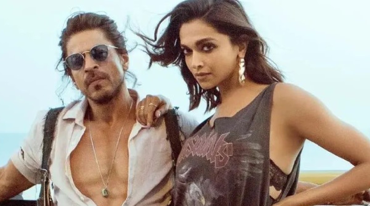 विरोध के बीच आज रिलीज हुई शाहरुख खान की 'पठान', भागलपुर और आगरा में फाड़े गए पोस्टर