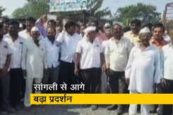 महाराष्ट्र-कर्नाटक विवाद : सोलापुर में कर्नाटक के समर्थन में लगे नारे महाराष्ट्र-कर्नाटक विवाद : सोलापुर में कर्नाटक के समर्थन में लगे नारे