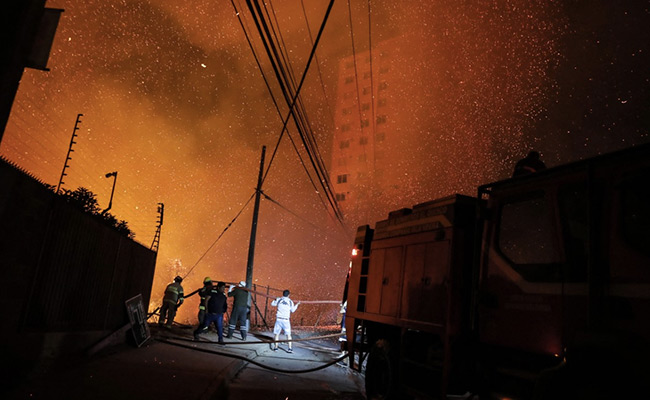 Two Dead, 400 Homes Damaged In Chile Resort Town Fire