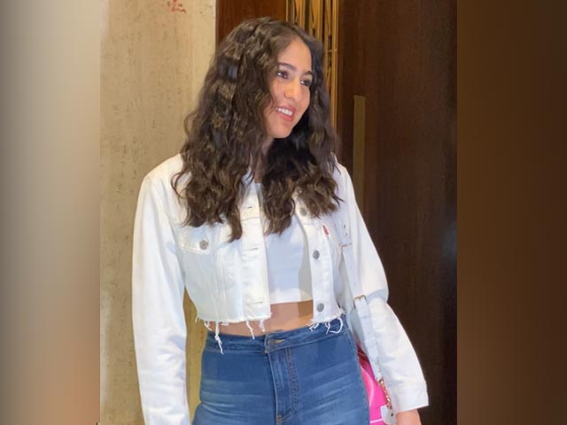 सारा अली खान पहुंची मनीष मल्होत्रा की बर्थडे पार्टी में, पैपराजी बोले आप लेट हैं