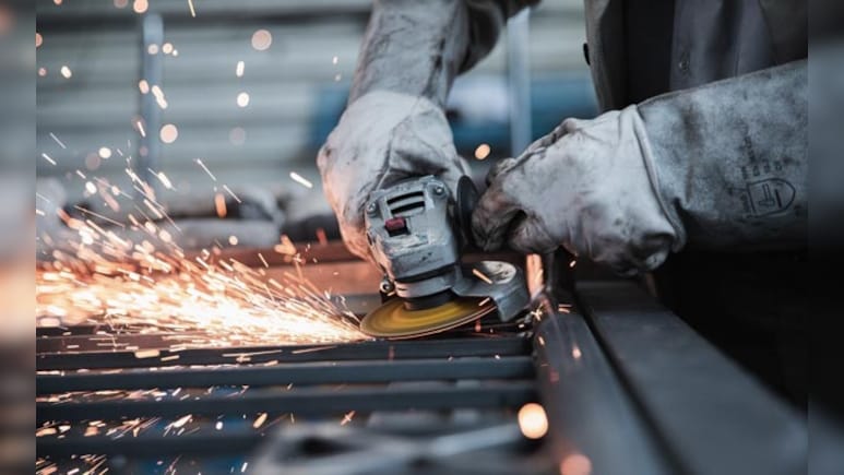 जनवरी में देश के मैन्युफैक्चरिंग सेक्टर की रफ्तार बेहतर, PMI बढ़कर 55.4 हुआ, नए ऑर्डर और रोजगार के बढ़े मौके