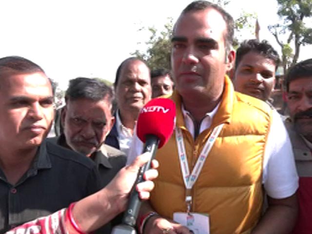 Crowds Wait For Congress 'Yatra' In Rajasthan On Gujarat, Himachal Verdict Day