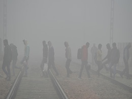 18 Trains Delayed In Delhi After Dense Fog Lowers Visibility To 400 Metres 18 Trains Delayed In Delhi After Dense Fog Lowers Visibility To 400 Metres