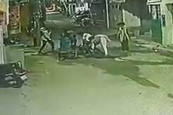Murder On CCTV In Bengaluru, Group Smashes Man's Head With Stones Murder On CCTV In Bengaluru, Group Smashes Man's Head With Stones
