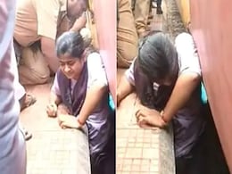 VIDEO: ट्रेन और प्लेटफॉर्म के बीच फंसी छात्रा, दर्द से कराहती लड़की की RPF ने इस तरह बचाई जान VIDEO: ट्रेन और प्लेटफॉर्म के बीच फंसी छात्रा, दर्द से कराहती लड़की की RPF ने इस तरह बचाई जान
