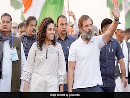 Actor Swara Bhasker Joins Rahul Gandhi's Bharat Jodo Yatra Actor Swara Bhasker Joins Rahul Gandhi's Bharat Jodo Yatra