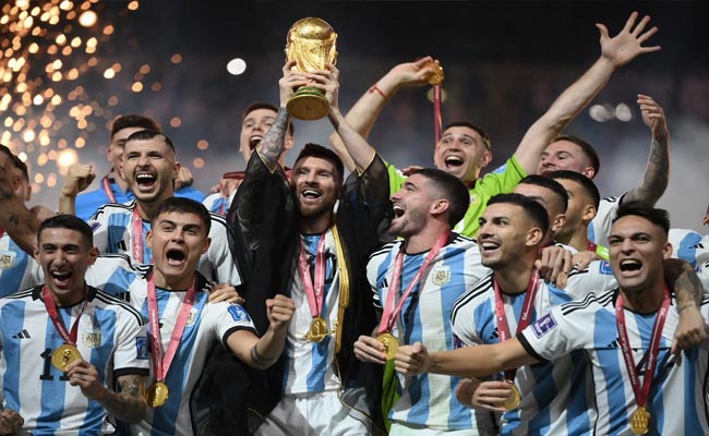 Lionel Messi Wears Traditional Robe Gifted By Qatar Emir While Lifting FIFA World Cup Trophy