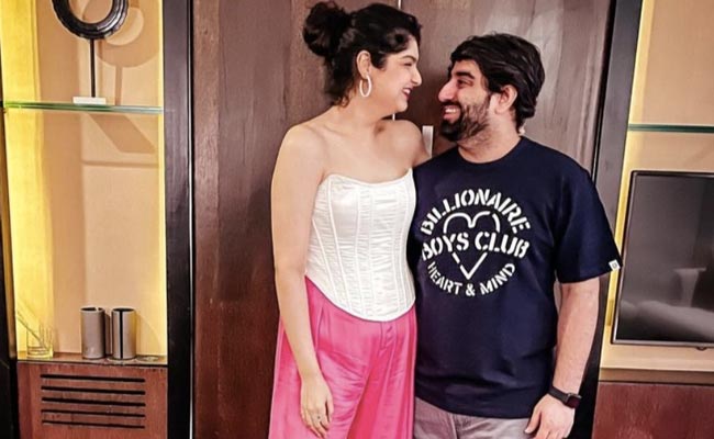 डेटिंग की खबरों के बीच बोनी कपूर की बेटी अंशुला कपूर ने बॉयफ्रेंड रोहन के साथ  थाईलैंड से शेयर की रोमांटिक तस्वीरें, दिखी जबरदस्त केमेस्ट्री डेटिंग की खबरों के बीच बोनी कपूर की बेटी अंशुला कपूर ने बॉयफ्रेंड रोहन के साथ  थाईलैंड से शेयर की रोमांटिक तस्वीरें, दिखी जबरदस्त केमेस्ट्री