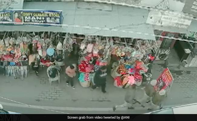 On Camera, Punjab Police And Criminals Come Face To Face. Then Begins A Chase