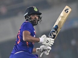 How Rohit Sharma's Wife Ritika Sajdeh Reacted As India Skipper Came Out To Bat With Injured Thumb