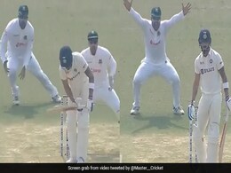 बांग्लादेशी स्पिनर के 'रहस्यमयी गेंद' का शिकार बने किंग कोहली, आउट होने पर कंफ्यूज हो गए, देखें Video बांग्लादेशी स्पिनर के 'रहस्यमयी गेंद' का शिकार बने किंग कोहली, आउट होने पर कंफ्यूज हो गए, देखें Video