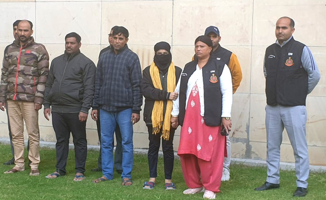 फर्जी वीजा बनाने वाले गिरोह का भंडाफोड़, खाड़ी देशों में नौकरी का लालच देकर बनाते थे शिकार, 4 गिरफ्तार 