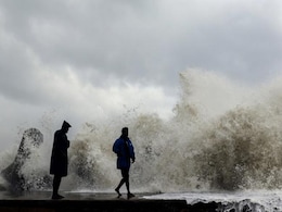 तमिलनाडु में चक्रवात मैंडूस से 4 की मौत, कई इलाकों में ब्लैकआउट, सड़कें भी जलमग्न : 10 बड़ी बातें तमिलनाडु में चक्रवात मैंडूस से 4 की मौत, कई इलाकों में ब्लैकआउट, सड़कें भी जलमग्न : 10 बड़ी बातें