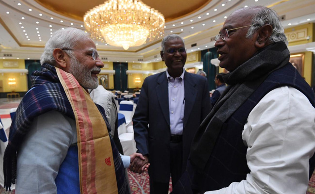 PM's Tea With Opposition Leaders At Meet - Smiles, Jokes, Holding Hands