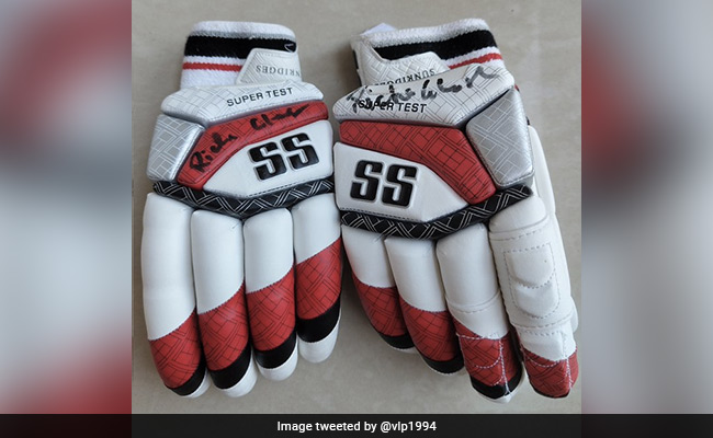 Indian Wicketkeeper Richa Ghosh Gives Autograph To A Fan On Her Gloves, Wins Internet