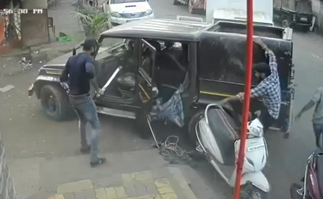 On CCTV, Man Attacked With Sword Near Mumbai Allegedly Over Trade Dispute