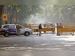 CBI Arrests 2 Delhi Police Officers For Allegedly Taking Rs 10 Lakh Bribe CBI Arrests 2 Delhi Police Officers For Allegedly Taking Rs 10 Lakh Bribe