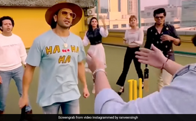 These ROFL Ranveer Singh Videos Are Making The Wait For <i>Cirkus</i> Trailer More Difficult