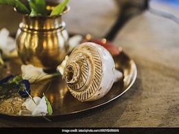 Shankh vastu tips : घर के मंदिर में शंख रखने की सही दिशा क्या होती है जानें यहां Shankh vastu tips : घर के मंदिर में शंख रखने की सही दिशा क्या होती है जानें यहां