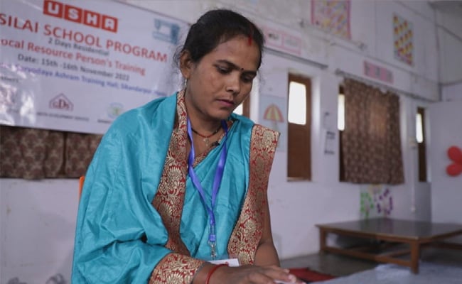 Uttar Pradesh's Godavari Trains Students Through The USHA Silai App Uttar Pradesh's Godavari Trains Students Through The USHA Silai App