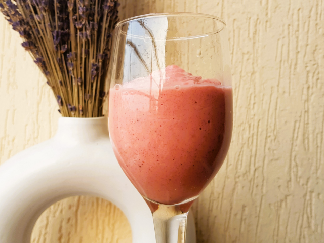 Carrot And Strawberry Smoothie Recipe | How To Make Carrot And Strawberry Smoothie