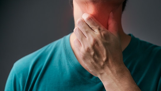 Sore Throat Remedies: गले में खराश की समस्या से हैं परेशान तो इन घरेलू उपायों से झटपट पाएं आराम