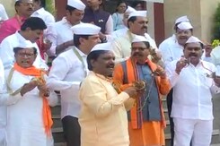 Watch: Folk Songs And <i>Manjira</i> - Maharashtra Opposition's 'Unique' Protest Watch: Folk Songs And <i>Manjira</i> - Maharashtra Opposition's 'Unique' Protest