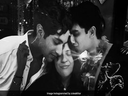 Just A Pic Of Zoya Akhtar With <i>The Archies</i> Stars Agastya Nanda And Vedang Raina Just A Pic Of Zoya Akhtar With <i>The Archies</i> Stars Agastya Nanda And Vedang Raina