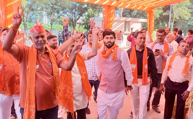 BJP Super Surge In Gujarat, AAP Gains At Congress Expense