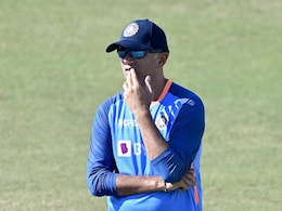 “आप चाहते हैं कि वो मैदान में दौड़ लगाए?”, राहुल द्रविड़ के स्वास्थ्य के सवाल पर विक्रम राठौर ने दिया करारा जवाब