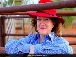 Australian Boss Gives Ten Employees A $100,000 Christmas Bonus Australian Boss Gives Ten Employees A $100,000 Christmas Bonus