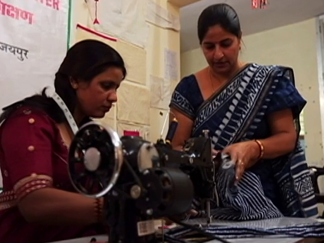 ग्रामीण महिलाओं को सशक्त बनाने के लिए उषा सरकारी निकायों के साथ कर रही साझेदारी
