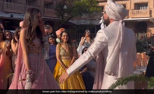 दूल्हे ने बॉलीवुड स्टाइल में दिया दुल्हनिया को सरप्राइज, वीडियो देख लोग बोले- ये किसी सपने से कम नहीं