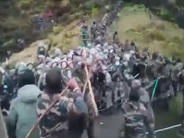 चीन से जारी तनाव के बीच भारतीय जवानों के चीनियों को खदेड़ने का 2021 का VIDEO आया सामने चीन से जारी तनाव के बीच भारतीय जवानों के चीनियों को खदेड़ने का 2021 का VIDEO आया सामने