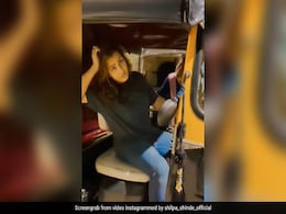 VIDEO: आखिर क्यों ऑटो चलाने पर मजबूर हुईं 'अंगूरी भाभी' उर्फ शिल्पा शिंदे? जान लेंगे तो उड़ जाएंगे होश VIDEO: आखिर क्यों ऑटो चलाने पर मजबूर हुईं 'अंगूरी भाभी' उर्फ शिल्पा शिंदे? जान लेंगे तो उड़ जाएंगे होश