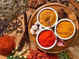 हल्दी, धनिया और लाल मिर्च को बरसाती सीलन से बचाने के लिए मसाले में डालकर रख दीजिए यह एक चीज  हल्दी, धनिया और लाल मिर्च को बरसाती सीलन से बचाने के लिए मसाले में डालकर रख दीजिए यह एक चीज