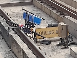 दिल्ली के जसोला विहार मेट्रो स्टेशन पर गिरा ड्रोन, कुछ देर तक बंद रखा गया आवागमन दिल्ली के जसोला विहार मेट्रो स्टेशन पर गिरा ड्रोन, कुछ देर तक बंद रखा गया आवागमन