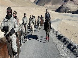 सेना के घुड़सवारों ने पुराने शीतकालीन गपशान से पूर्वी लद्दाख में सुल्तान चुस्कू तक यात्रा की सेना के घुड़सवारों ने पुराने शीतकालीन गपशान से पूर्वी लद्दाख में सुल्तान चुस्कू तक यात्रा की