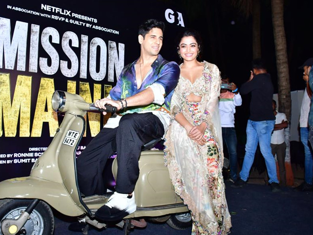 At <i>Mission Majnu</i> Song Launch, Sidharth And Rashmika Arrive On A Scooter