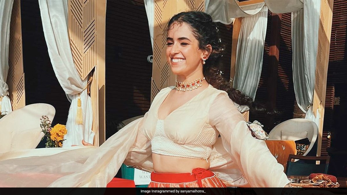 Sanya Malhotra In A Chic Red And White <i>Lehenga</i> Is Our Festive Mood Of The Day