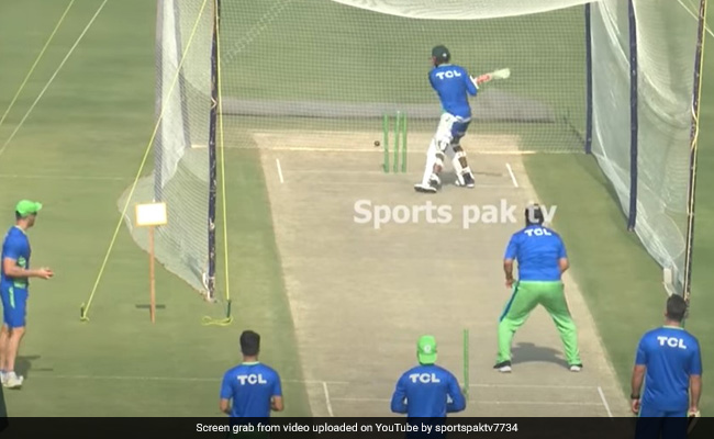 बाबर आजम को हेड कोच ने दिन में दिखाए तारे, सकलैन मुश्ताक की फिरकी ने उड़ाए होश, ऐसे हो गए बोल्ड- Video