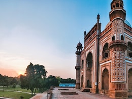 क्रिस्मस पर करना चाहते हैं दिल्ली दर्शन तो इन 11 जगहों की सैर पर निकल जाइए, घूमने के लिए परफेक्ट हैं ये टूरिस्ट सपॉट्स क्रिस्मस पर करना चाहते हैं दिल्ली दर्शन तो इन 11 जगहों की सैर पर निकल जाइए, घूमने के लिए परफेक्ट हैं ये टूरिस्ट सपॉट्स