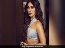 New Year 2023: आप भी कर सकती हैं सेलेब्रिटी जैसा मेकअप, न्यू ईयर ईव पर सबकी नजर टिक जाएंगी आप पर  New Year 2023: आप भी कर सकती हैं सेलेब्रिटी जैसा मेकअप, न्यू ईयर ईव पर सबकी नजर टिक जाएंगी आप पर