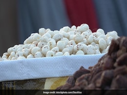 Dates Makhana Laddu: सर्दियों में खाएं मखाना खजूर के लड्डू, वजन कम करने से लेकर इन परेशानियों में भी मिलेगा आराम Dates Makhana Laddu: सर्दियों में खाएं मखाना खजूर के लड्डू, वजन कम करने से लेकर इन परेशानियों में भी मिलेगा आराम