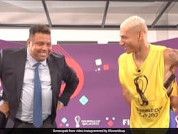 Watch: Brazil Star Richarlison Teaches Ronaldo "Pigeon Dance" After FIFA World Cup Quarter-final Entry Watch: Brazil Star Richarlison Teaches Ronaldo "Pigeon Dance" After FIFA World Cup Quarter-final Entry