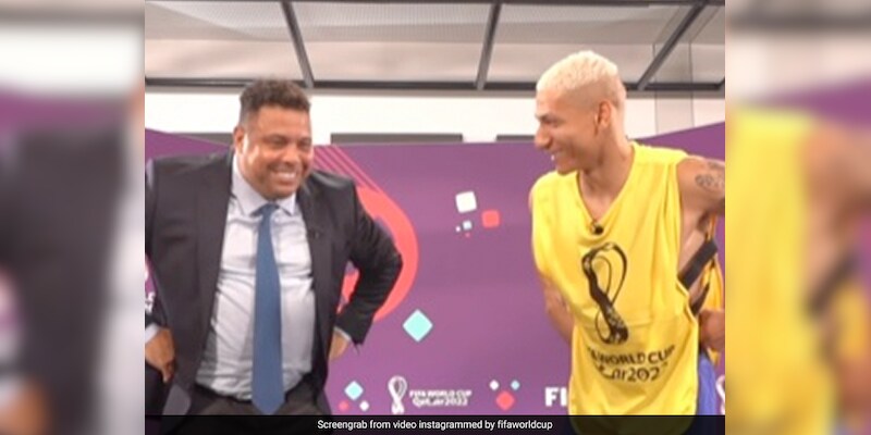 Watch: Brazil Star Richarlison Teaches Ronaldo "Pigeon Dance" After FIFA World Cup Quarter-final Entry - Vimarsana News