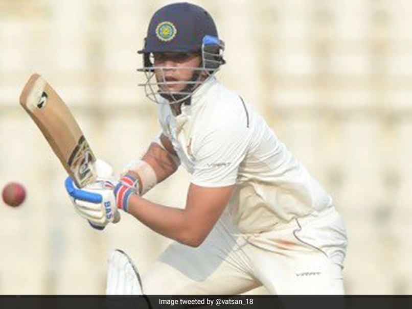 अर्जुन तेंदुलकर ने रणजी के डेब्यू मैच में ठोका शतक, 34 साल बाद पिता सचिन के कारनामे को दोहराया